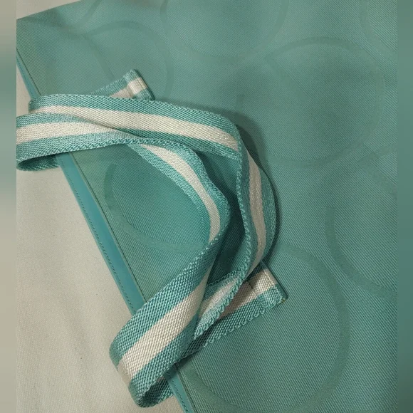 GUCCI Teal Tote with Monogram Design - Picture 3 of 9